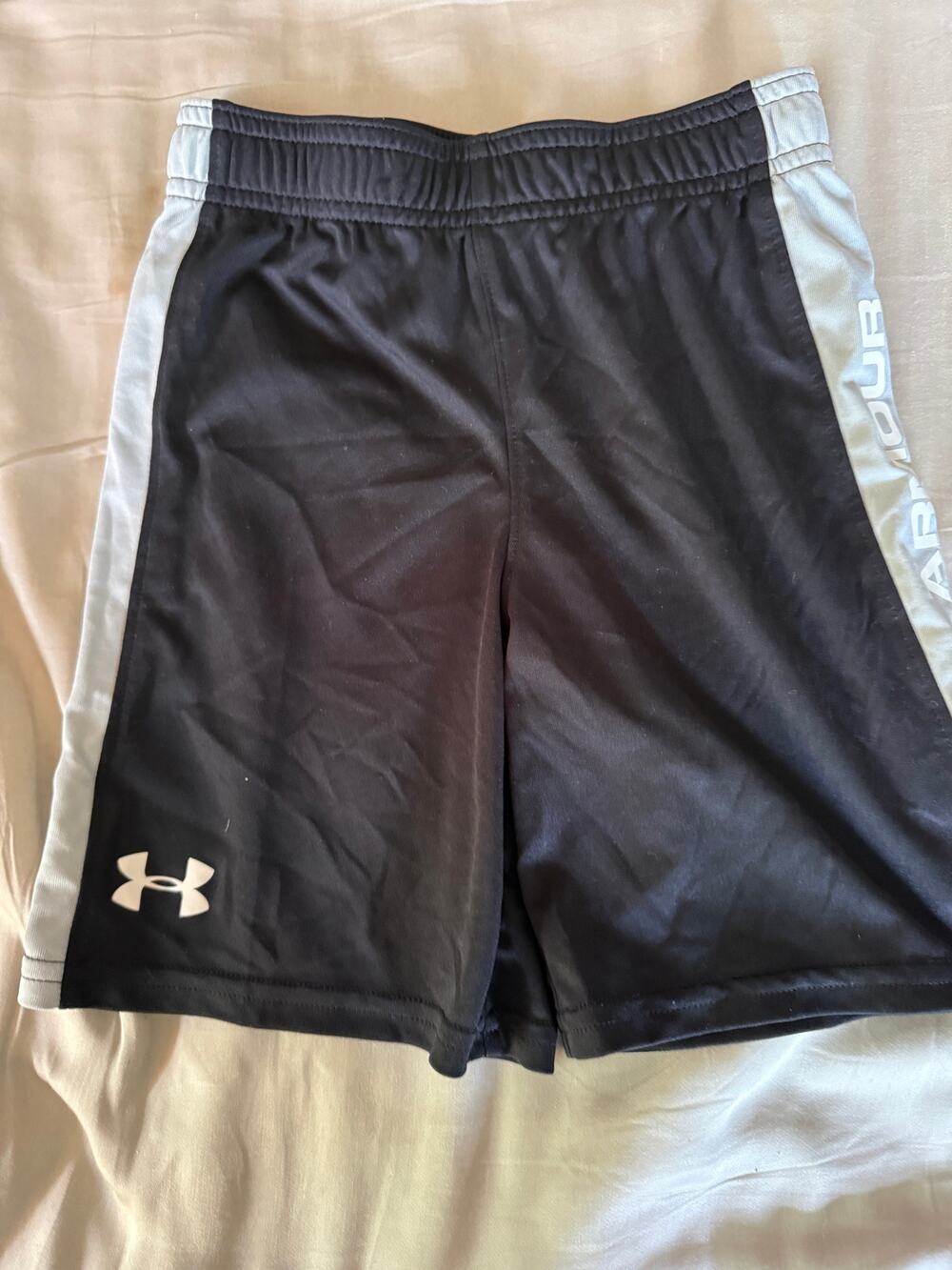Under armour black shorts size 5